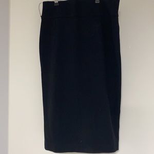 Women’s black Zara skirt size m. Zipper back slit